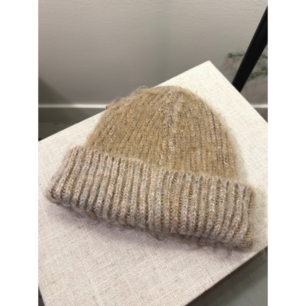 ASOS DESIGN Oatmeal Beige Chunky Ribbed Knit Fuzzy Beanie Hat One Size F100048